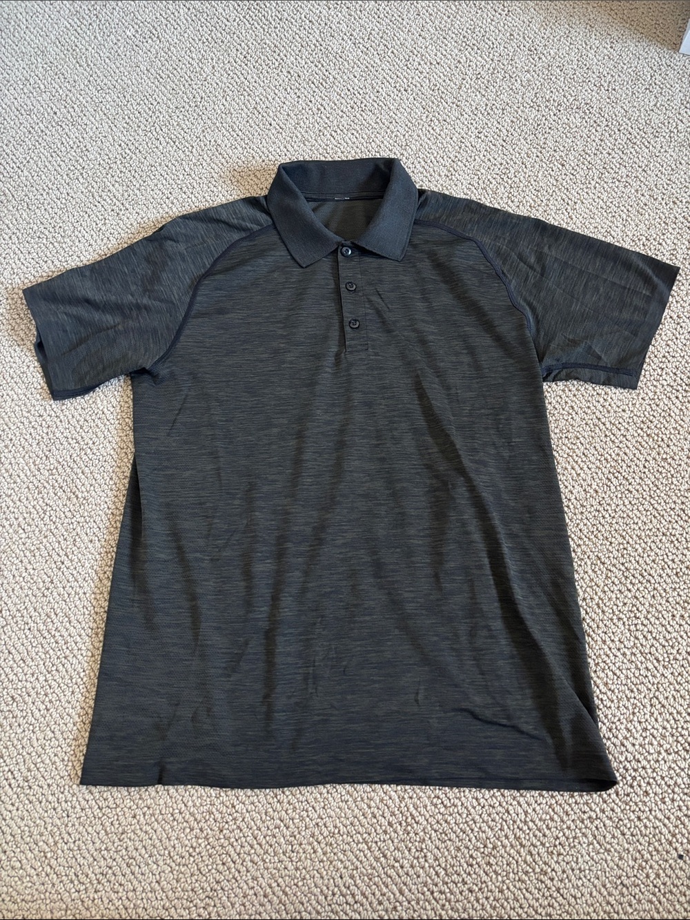 Men’s Lululemon polo short sleeve tech shirt